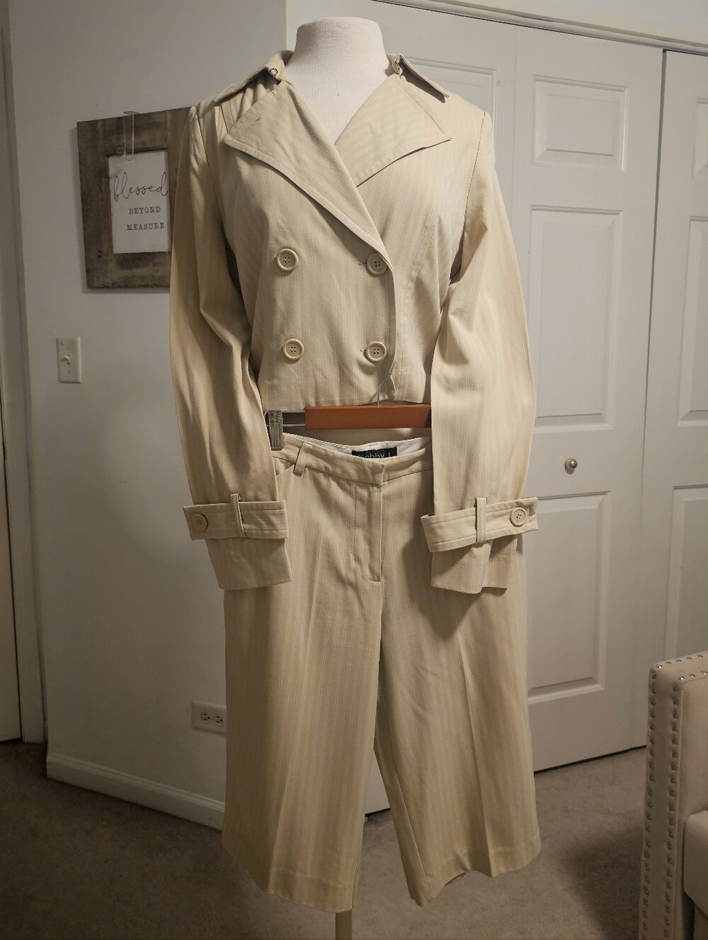 Bobby J. Wms Rare VTG 2 Piece Beige Pinstripe Blazer SZ M/Dress Shorts SZ 9/10